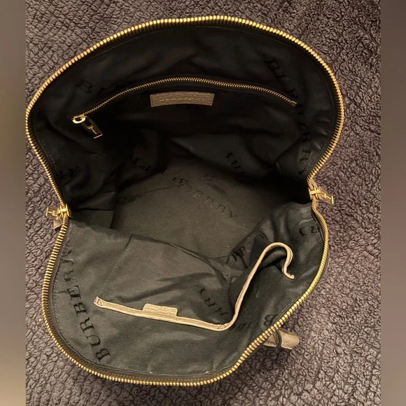 Burberry Black Bag with Gold Zipper - Picture 4 of 8